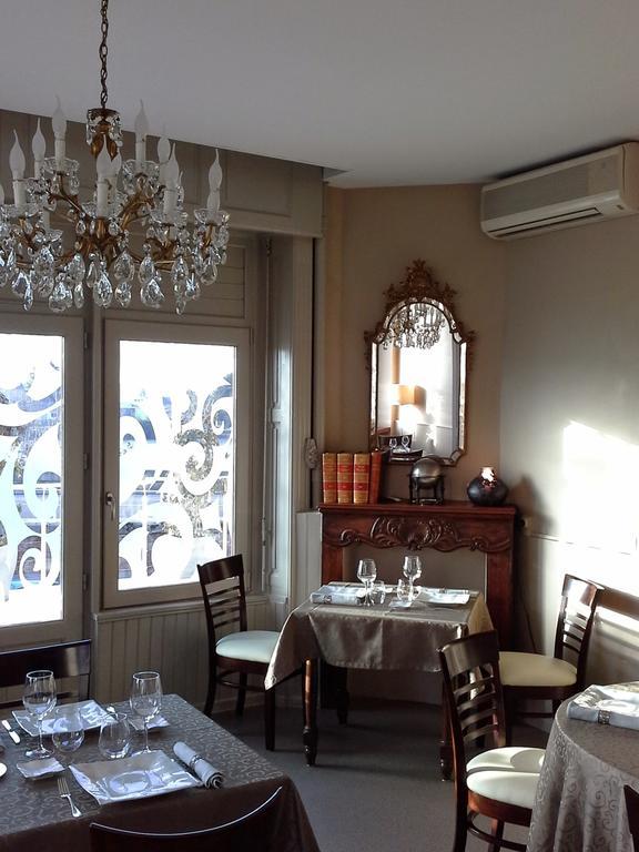 Hôtel Restaurant Le Pont Napoléon Moissac Extérieur photo