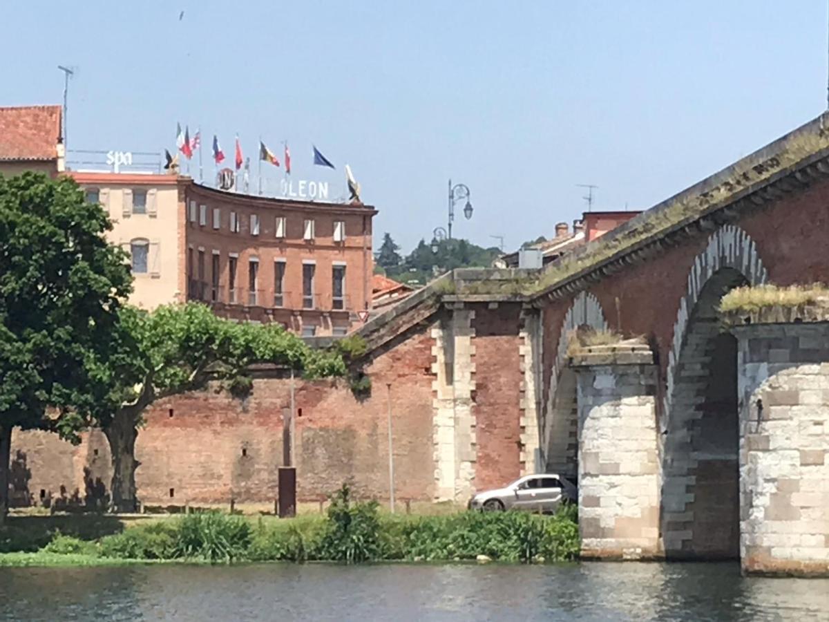 Hôtel Restaurant Le Pont Napoléon Moissac Extérieur photo